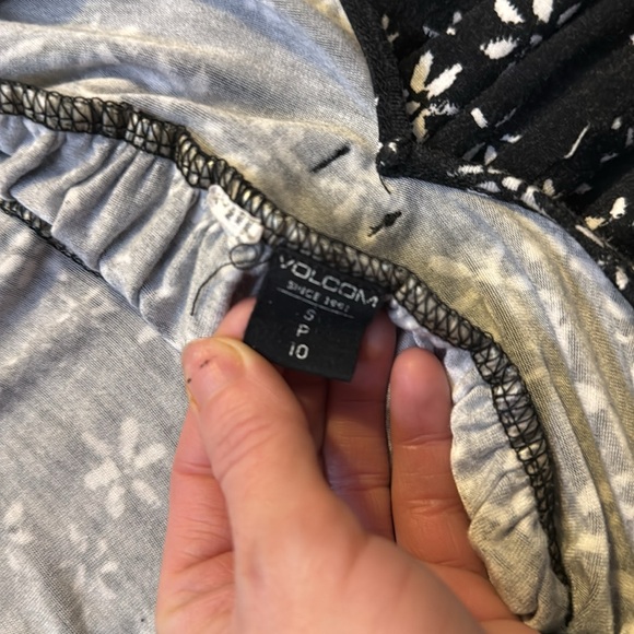 Volcom romper - Picture 3 of 3